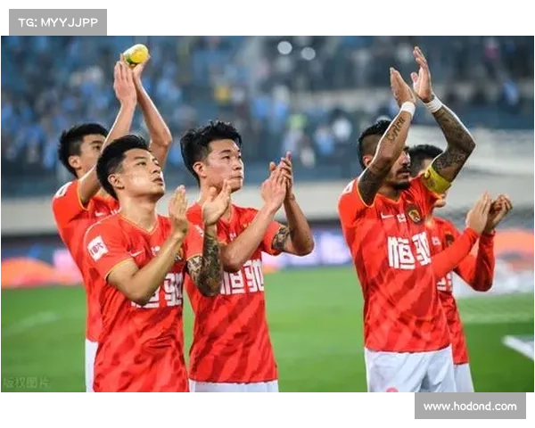 如何为国足加油 桑尼在杭州赛场上的激情瞬间与奋斗精神